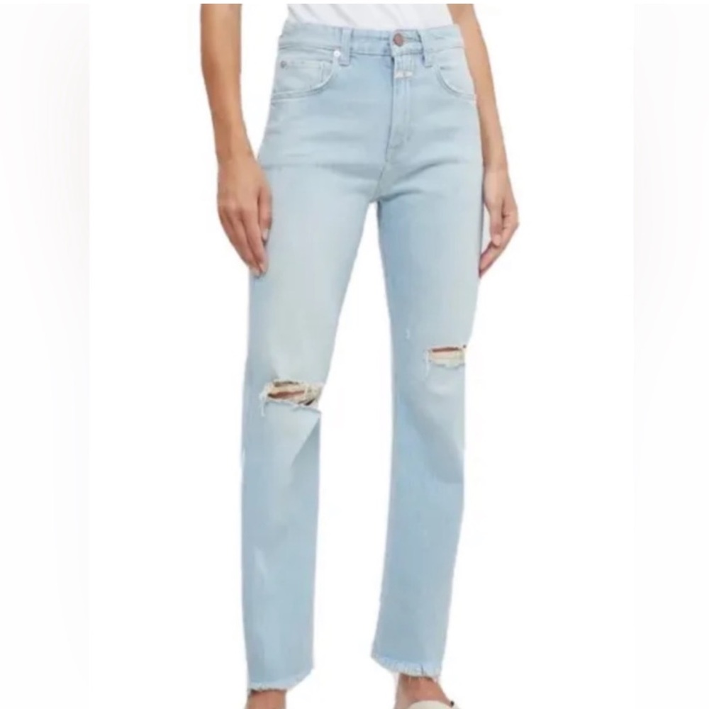 CLOSED "BAYLIN RIPPED RAW HEM STRAIGHT LEG" Jeans In "LIGHT BLUE"
